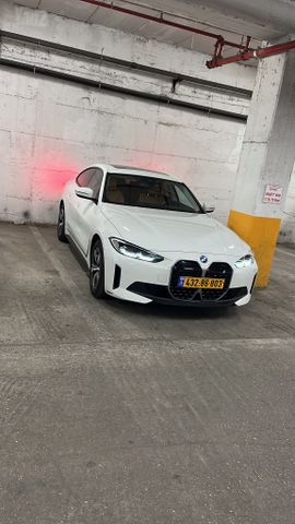 ב מ וו i4