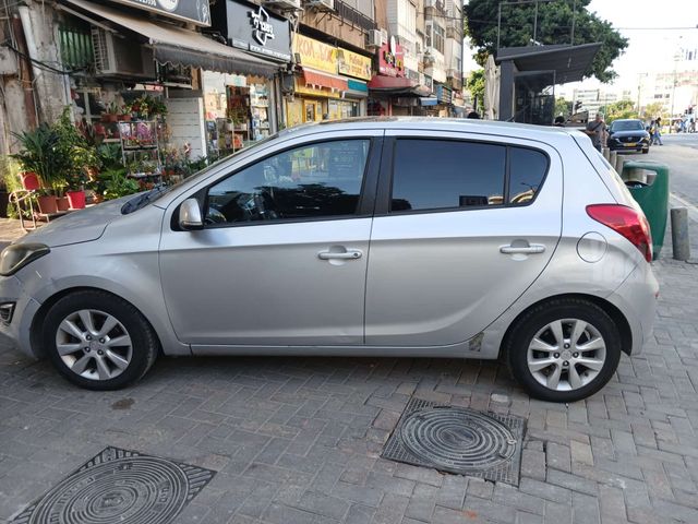 מודעת רכב יונדאי i20