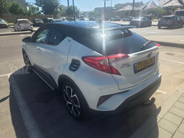 מודעת רכב טויוטה C-HR