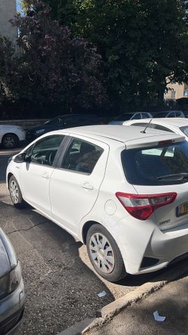 טויוטה יאריס
