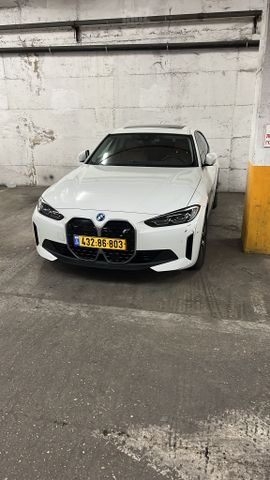 ב מ וו i4