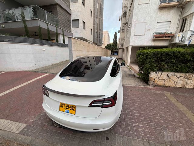 מודעת רכב טסלה מודל 3