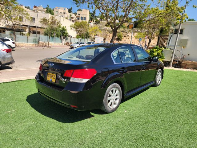 סובארו B4/לגאסי