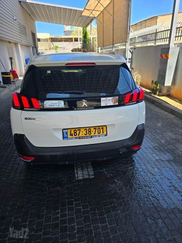 פיג'ו 5008