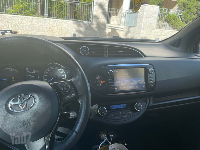 טויוטה יאריס