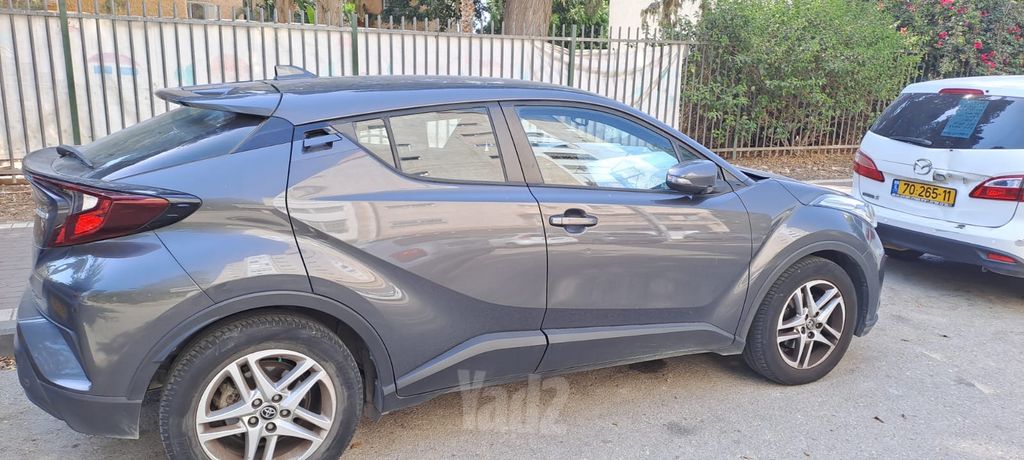 מודעת רכב טויוטה C-HR