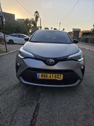 מודעת רכב טויוטה C-HR