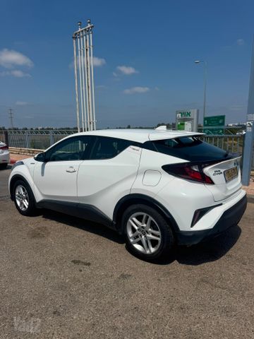 מודעת רכב טויוטה C-HR