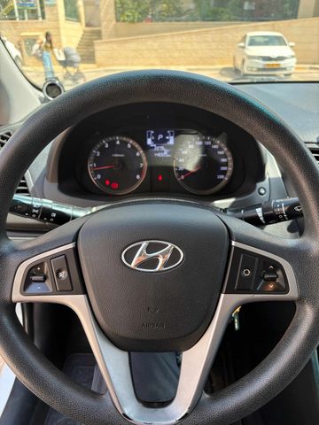יונדאי אקסנט i25