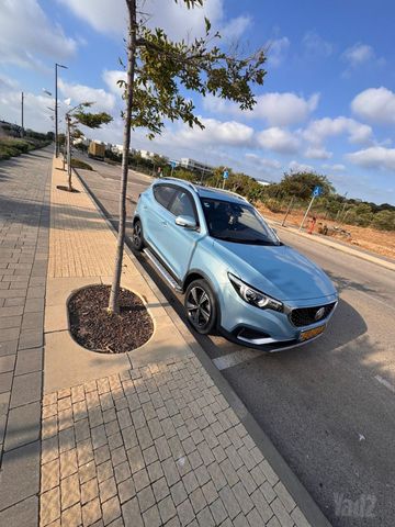 אם ג'י ZS