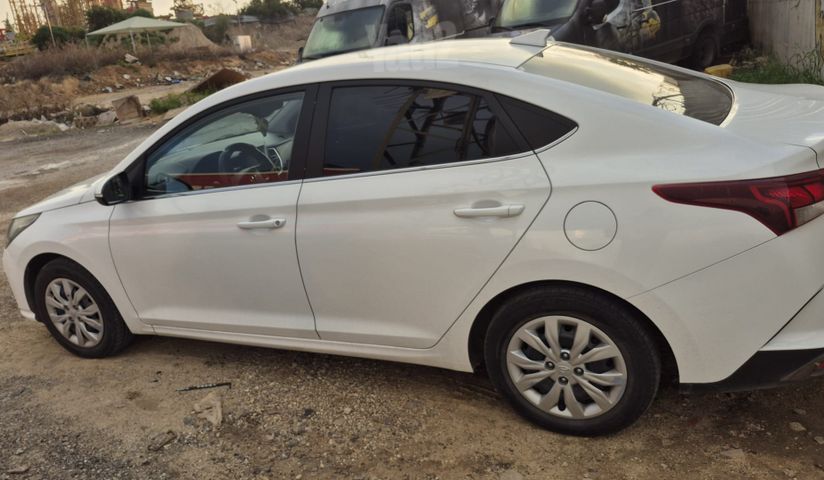 יונדאי אקסנט i25