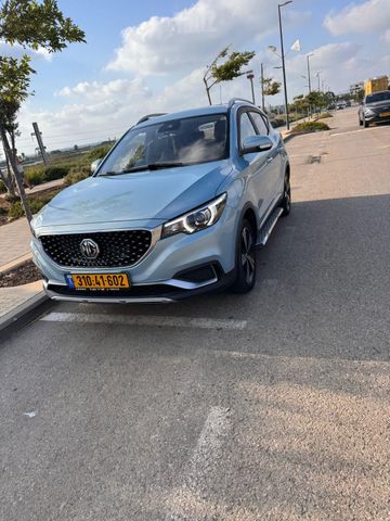 מודעת רכב אם ג'י ZS