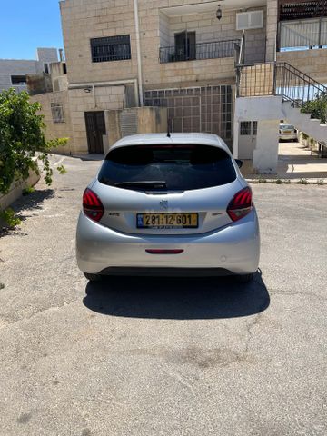 פיג'ו 208