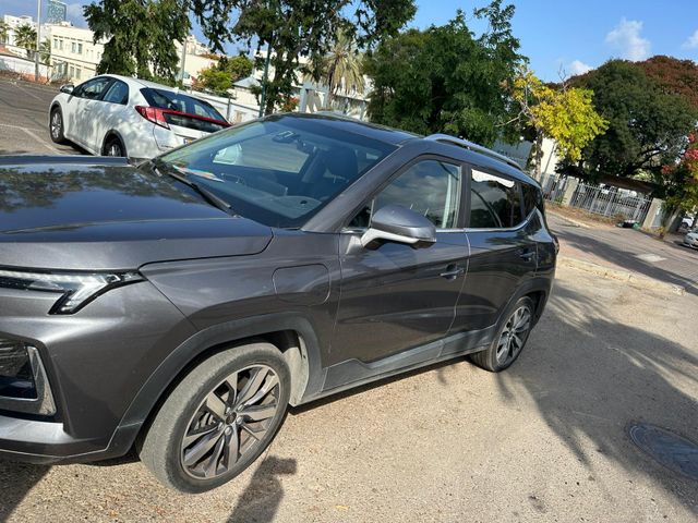 מודעת רכב ג׳יי.איי.סי E-JS4