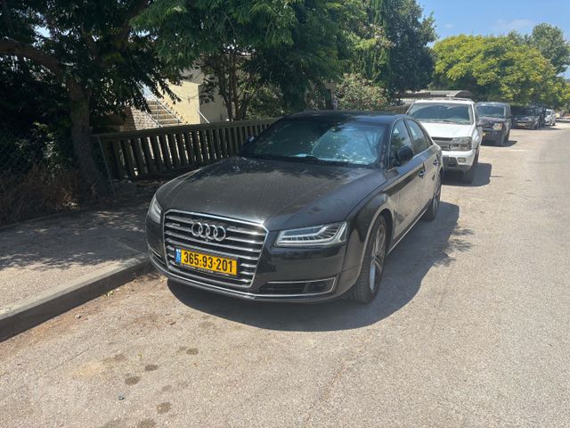 אאודי A8