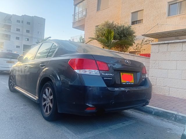 סובארו B4/לגאסי