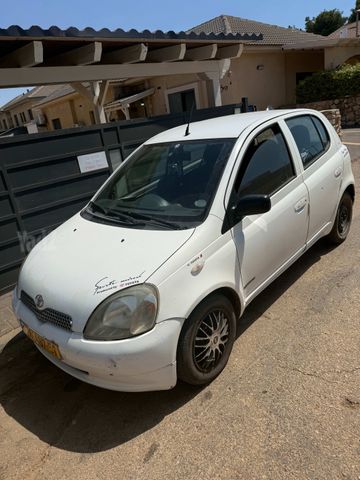 טויוטה יאריס