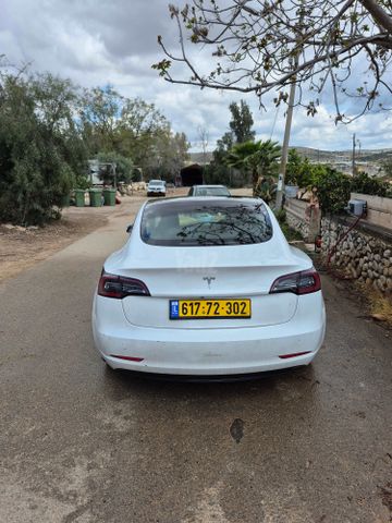 מודעת רכב טסלה מודל 3