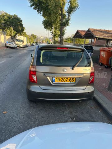 מודעת רכב הונדה FR-V