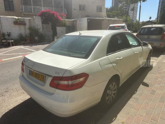 מודעת רכב מרצדס-בנץ E-class