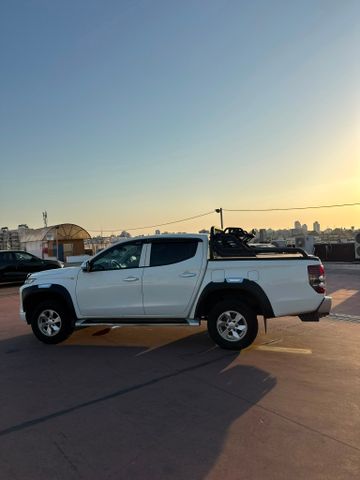 מיצובישי טרייטון / L200