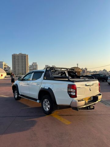 מיצובישי טרייטון / L200