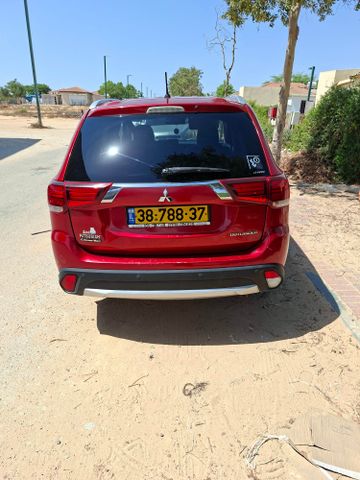 מיצובישי אאוטלנדר