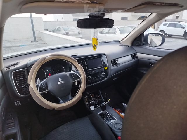 מיצובישי אאוטלנדר