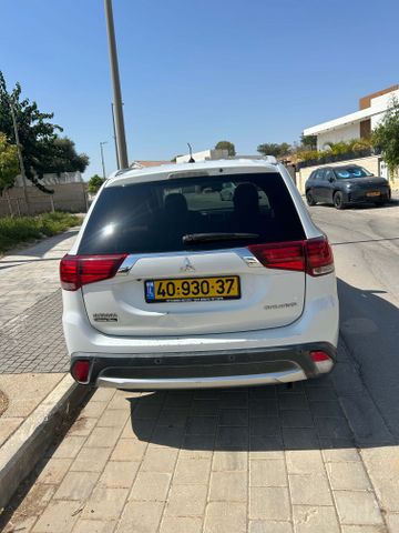 מיצובישי אאוטלנדר