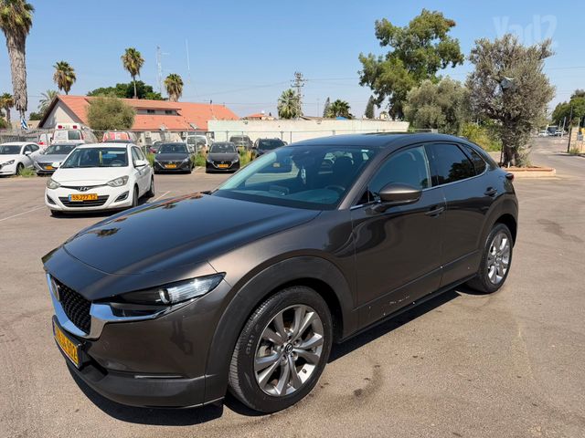 מודעת רכב מאזדה CX-30