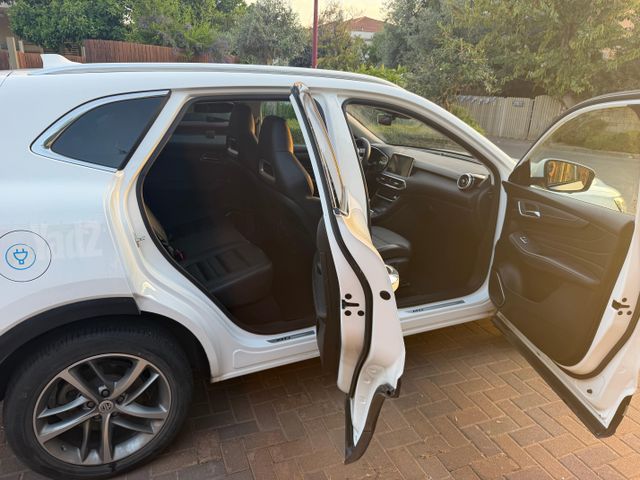 אם ג'י EHS PHEV