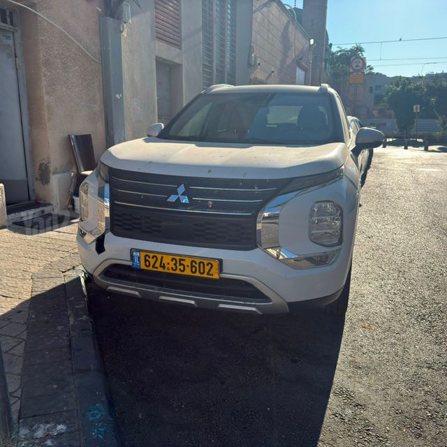 מיצובישי אאוטלנדר