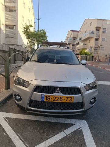מיצובישי אאוטלנדר