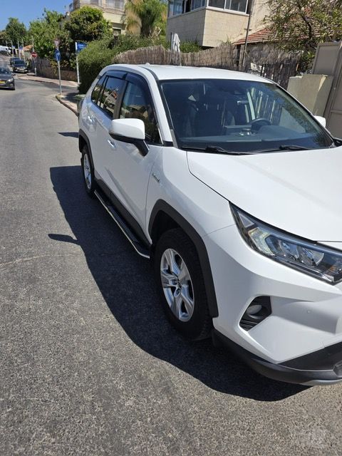 טויוטה RAV4