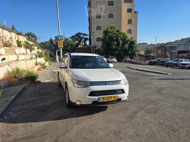 מיצובישי אאוטלנדר