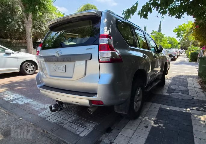 טויוטה לנד קרוזר