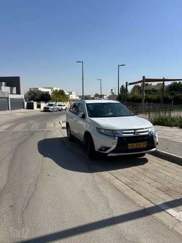 מיצובישי אאוטלנדר