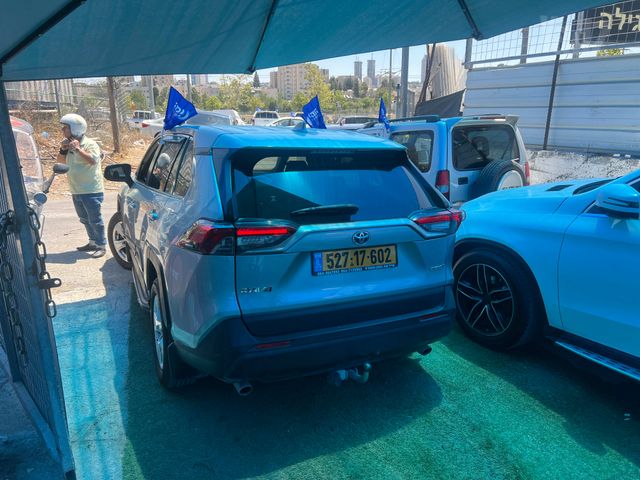 טויוטה RAV4