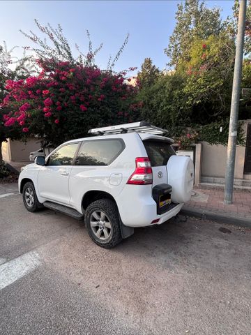 טויוטה לנד קרוזר
