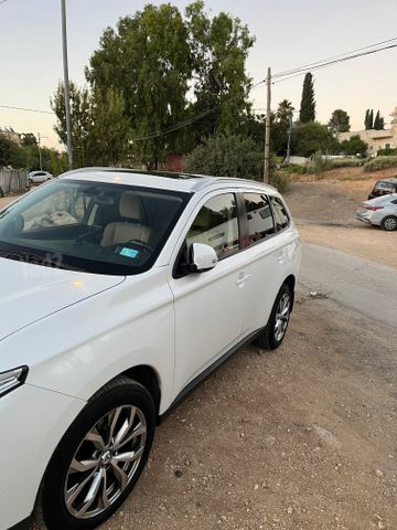 מיצובישי אאוטלנדר