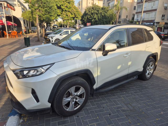 מודעת רכב טויוטה RAV4