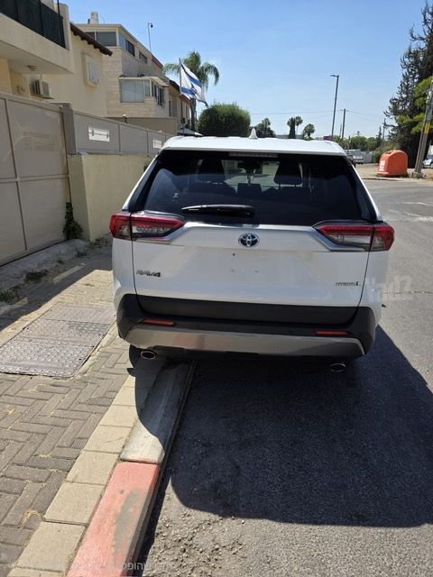 מודעת רכב טויוטה RAV4