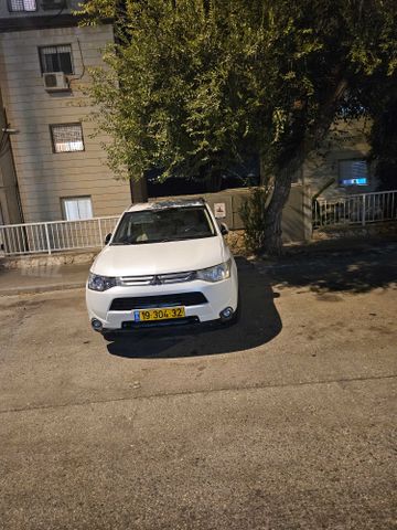 מיצובישי אאוטלנדר