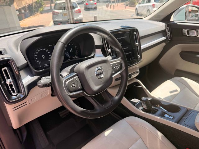 וולוו XC40