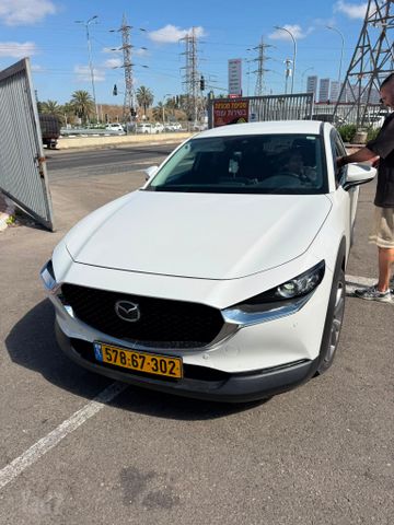 מודעת רכב מאזדה CX-30