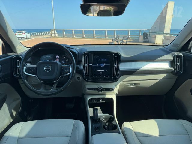 וולוו XC40