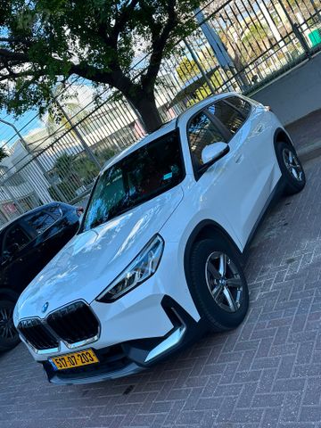 ב מ וו X1