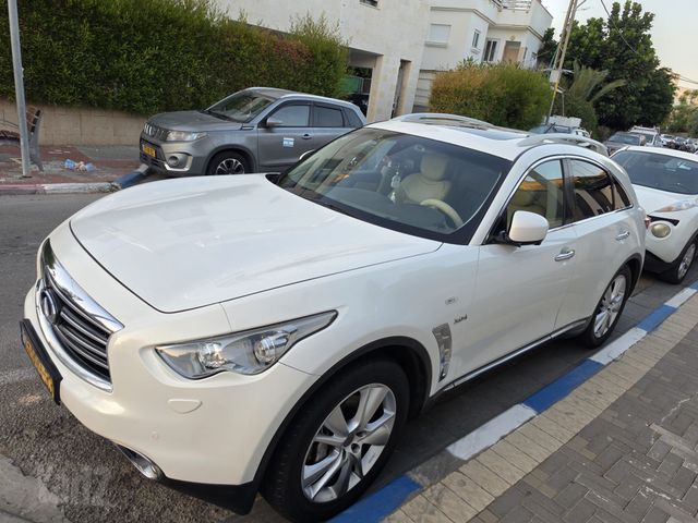 אינפיניטי QX70