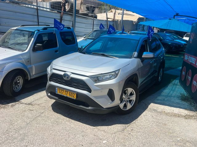 טויוטה RAV4