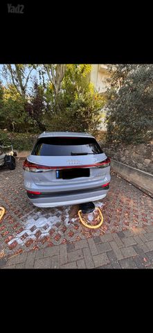 מודעת רכב אאודי Q4 e-tron